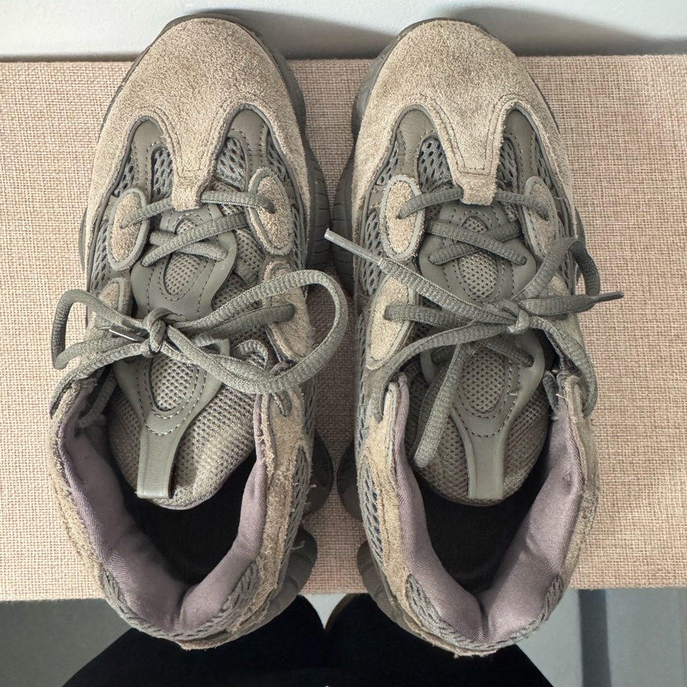 Yeezy Adidas Green Sneakers with Breathable Mesh and Cushioned Midsole